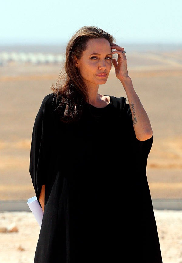Angelina Jolie feels Incredibly ‘Lonely’ without both her Mother & Brad Pitt