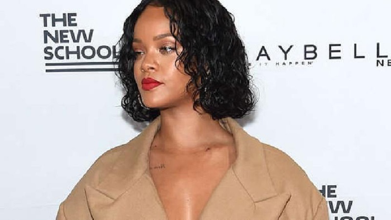 The Internet is LOVING Rihanna’s New Curves!