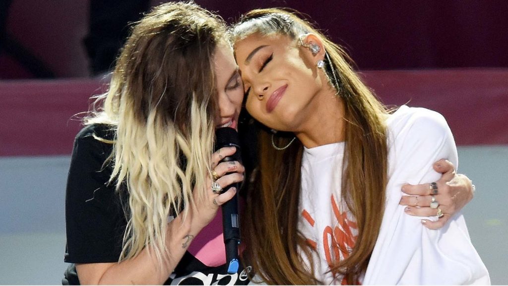 Ariana Grande Surprises Fans – Happy & Emotional Moments – 2017