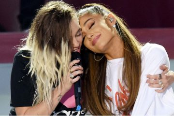 Ariana Grande Surprises Fans – Happy & Emotional Moments – 2017