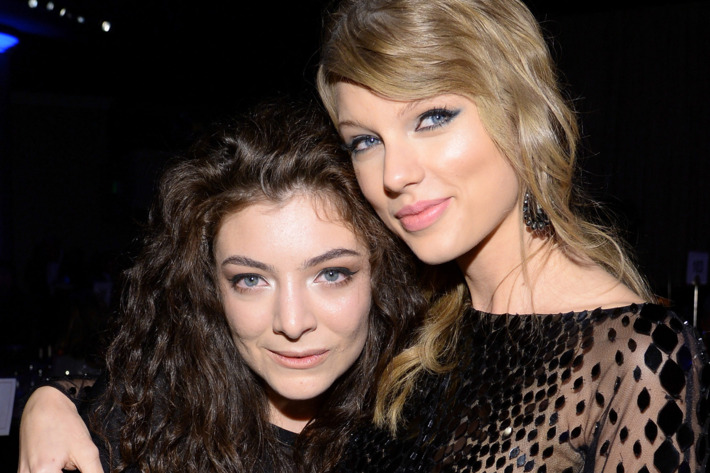 Taylor Swift CUTTING Friends from Her Squad!?