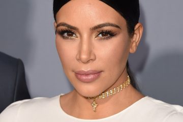 Kim Kardashian Wins Best Contour Award & The Internet is NOT Happy about It