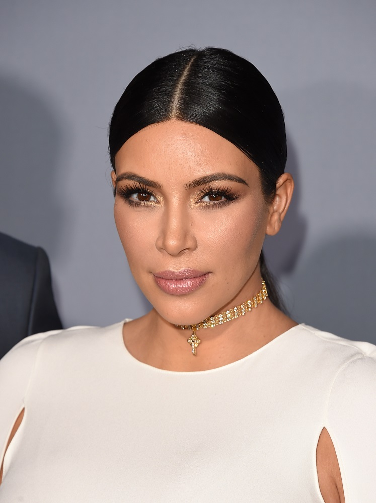 Kim Kardashian Wins Best Contour Award & The Internet is NOT Happy about It