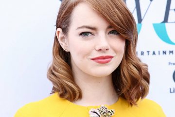 Emma Stone is the Queen of Awkward Hugs