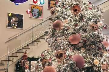 6 CRAZY Celeb Christmas Trees of 2017
