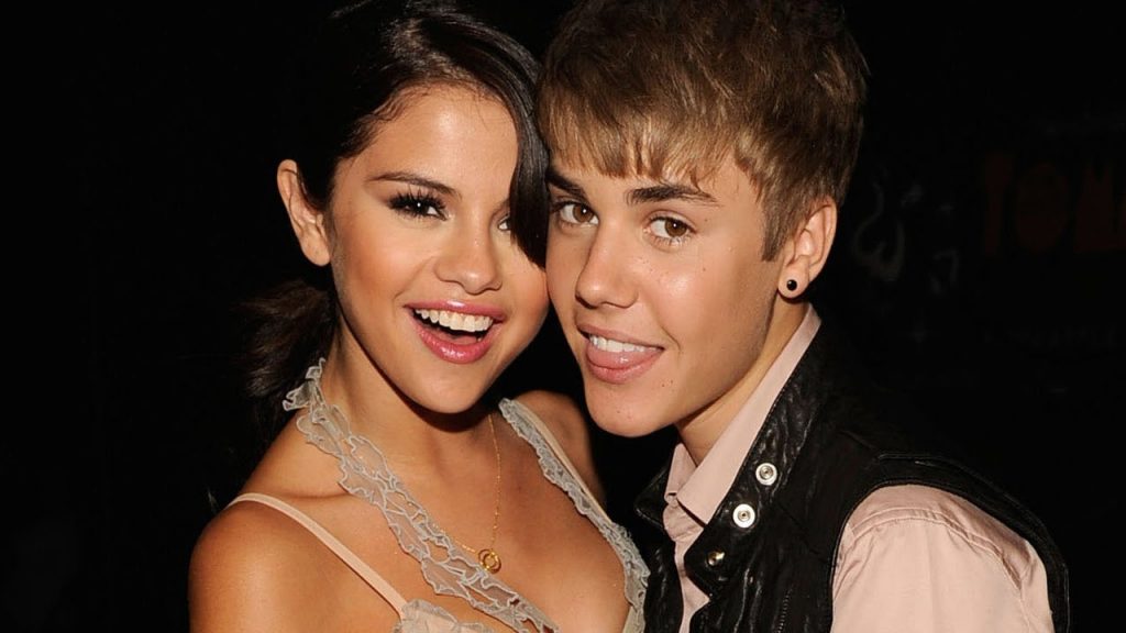 AWKWARD! Selena Gomez & Justin Bieber Run into Kourtney Kardashian…at CHURCH!