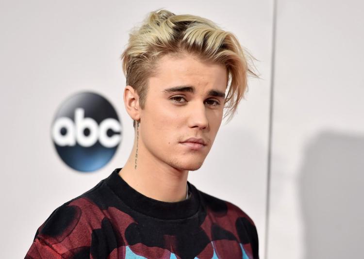 Justin Bieber’s Latin Grammy Award was sent to the WRONG Person!
