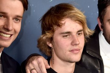 Justin Bieber looks SERIOUSLY Depressed: Selena Gomez ALL Smiles!