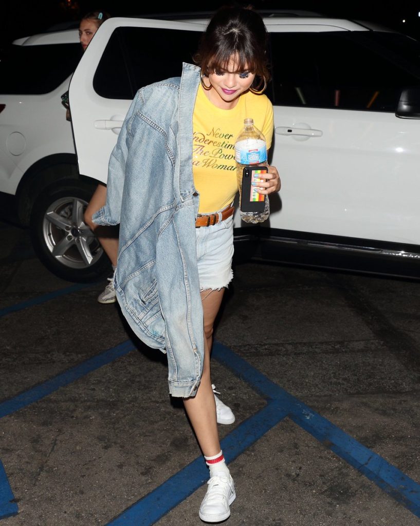 Selena Gomez Snapchat 2018 | Roller Skating at Moonlight Rollerway