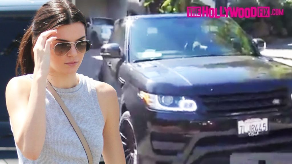 Kendall Jenner chases Paparazzi as Revenge for Being Outside her Hollywood Hills Mansion