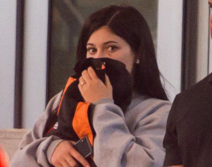 Kylie Jenner hides Bruise while Leaving Hotel with Travis Scott