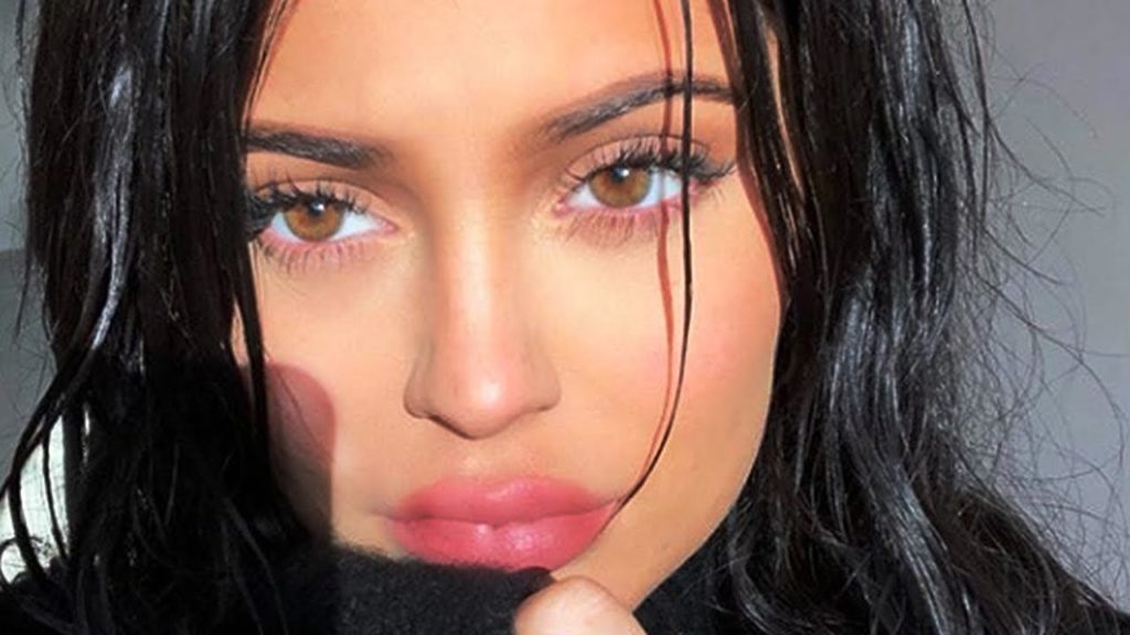 Blac Chyna thinks Kylie Jenner is Lying about Plastic Surgery